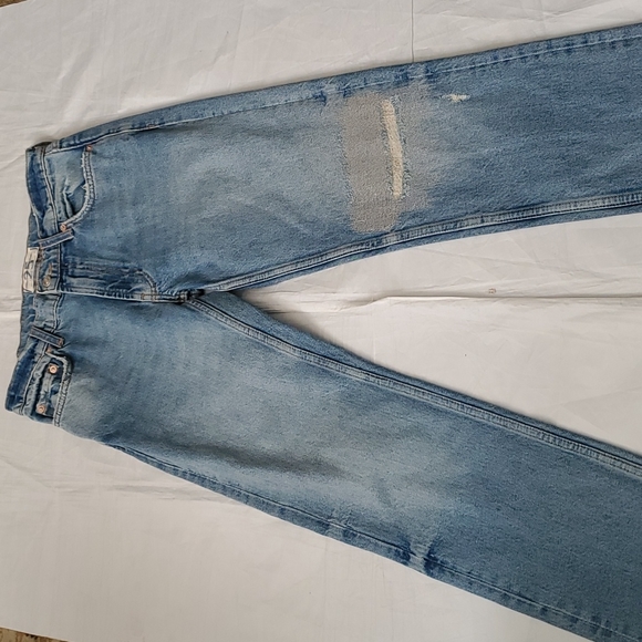 We the free woman's distressed light wash jeans size 25 - Picture 13 of 14